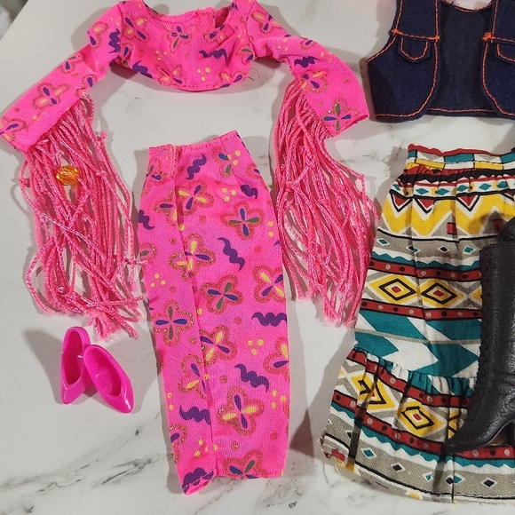 Vtg BARBIE HUGE LOT Clothes Shoes Hangers Accessories Outfits Gymnastics Tennis - Picture 12 of 16